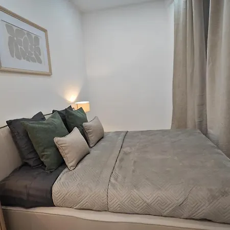 Monaco Station 2br *